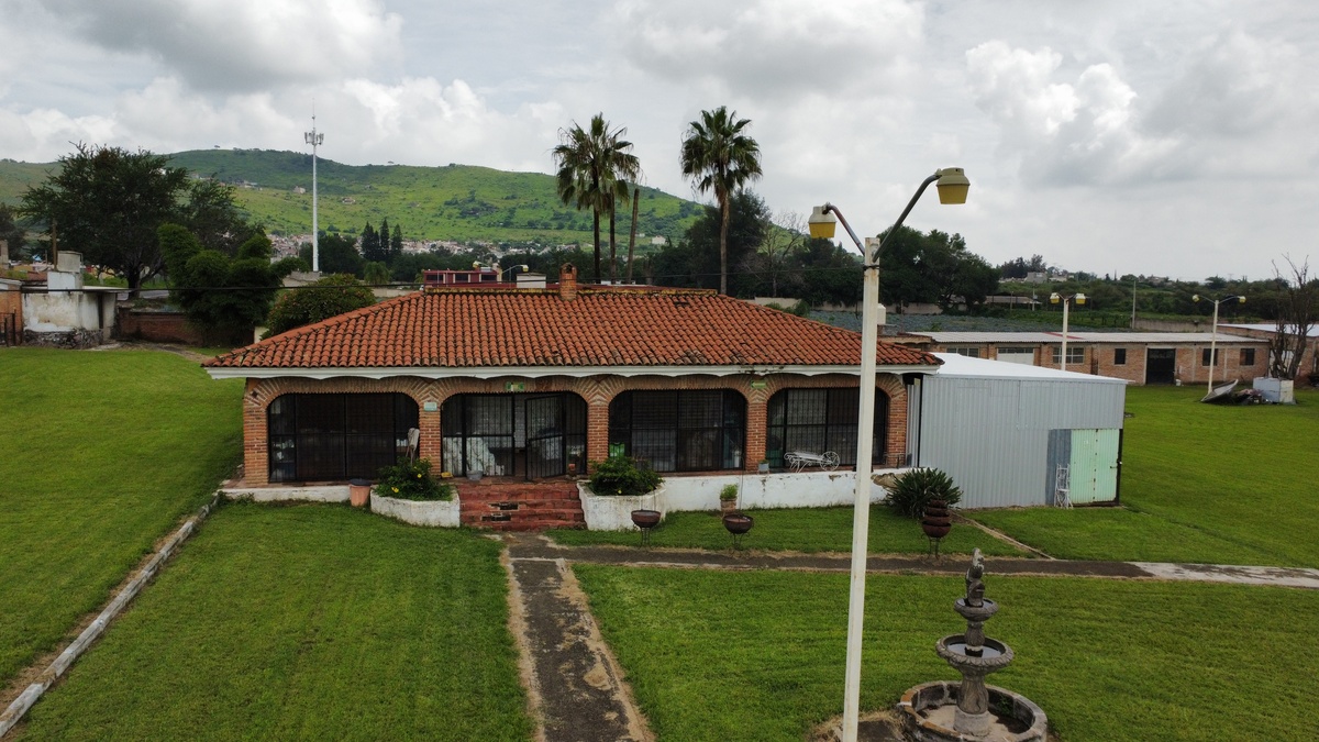 1 of 13: Casa al Centro de la propiedad.