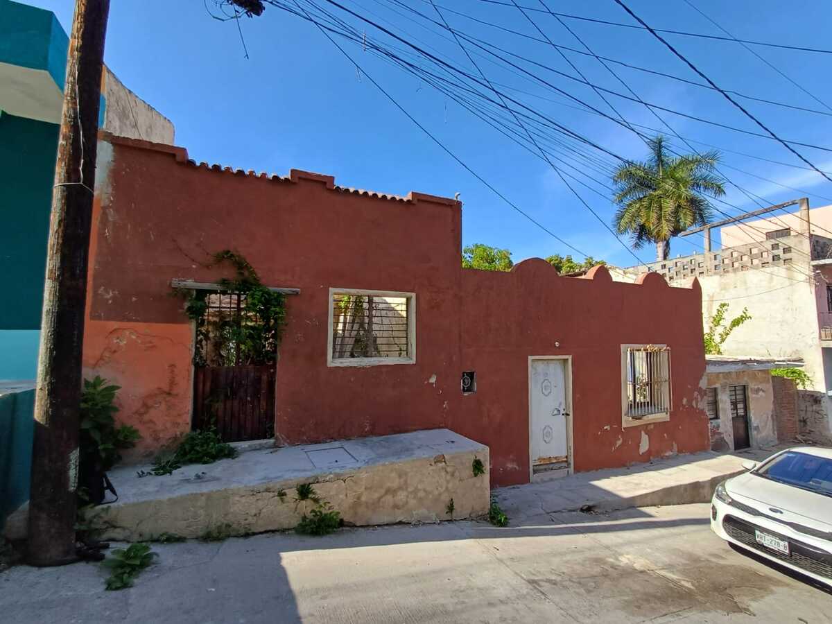 2 of 20: Fachada del Terreno