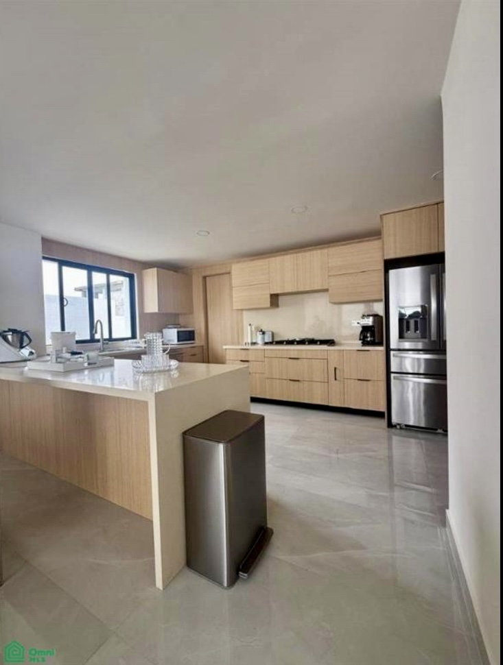3 of 12: Kitchen