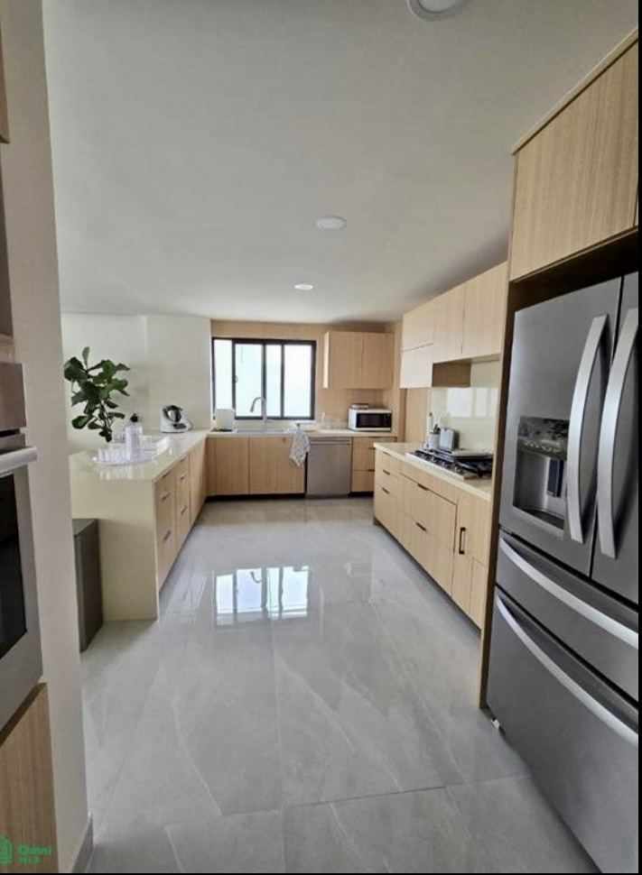 4 of 12: Kitchen 2
