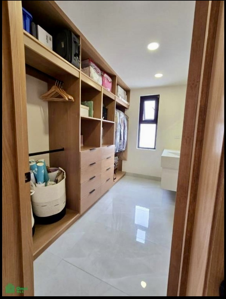 11 of 12: Walk In Closet