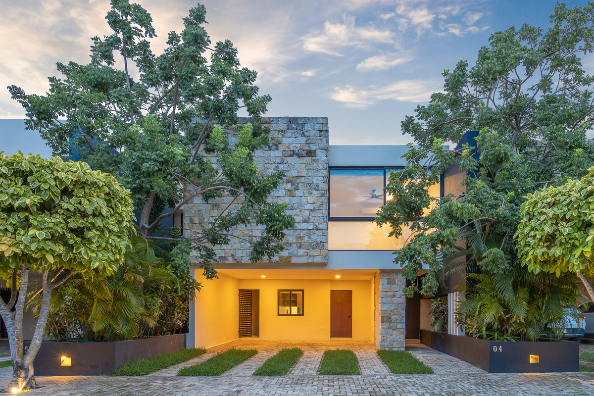 2 de 30: Casa en Venta Merida