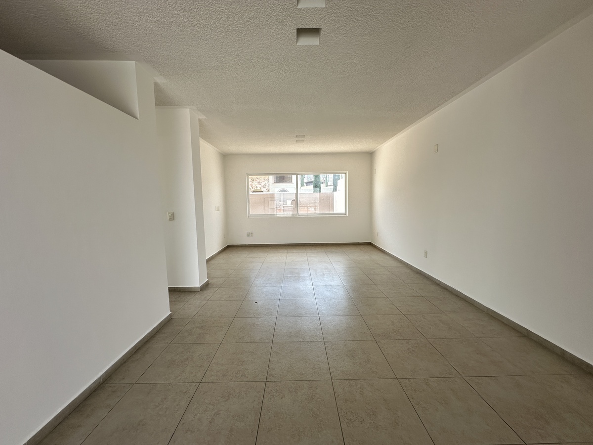 4 de 32: Comedor y Sala