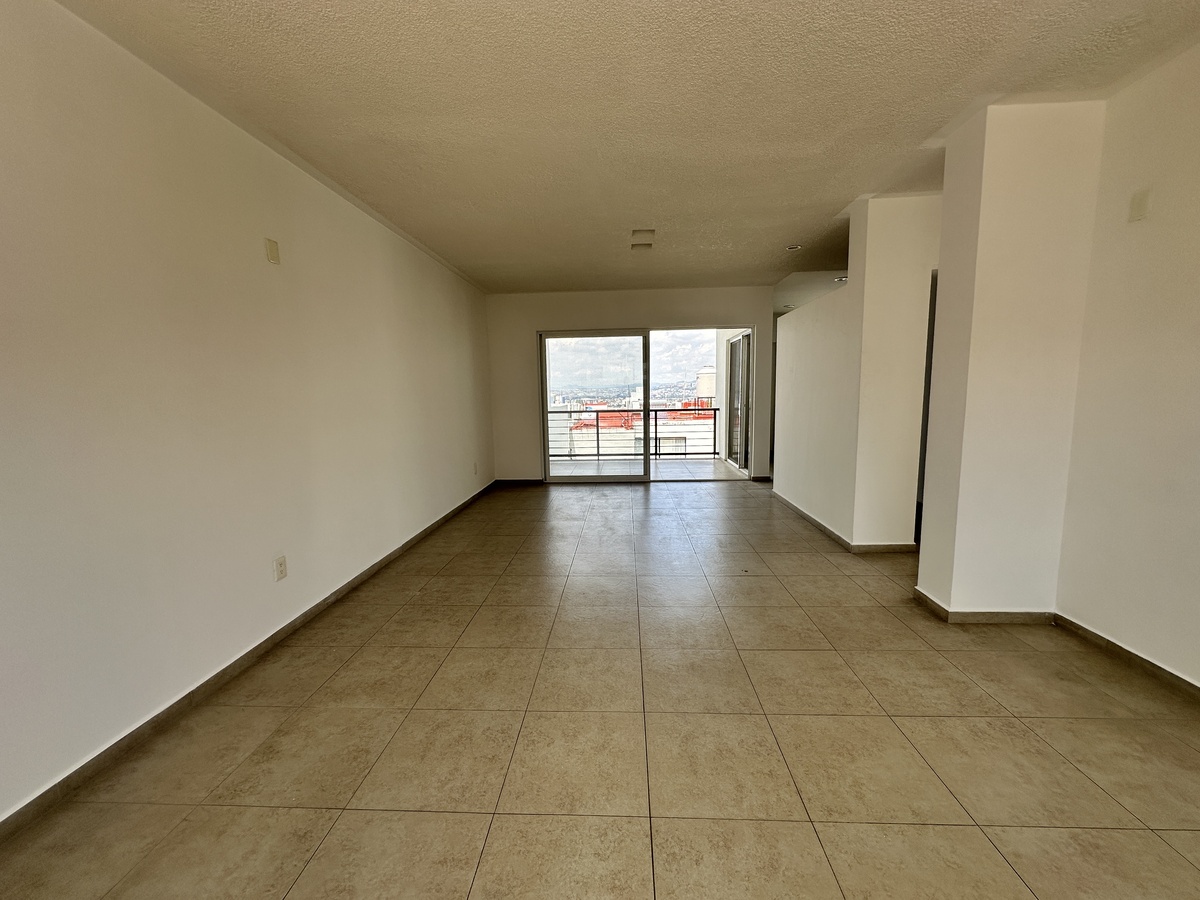 5 de 32: Comedor y Sala