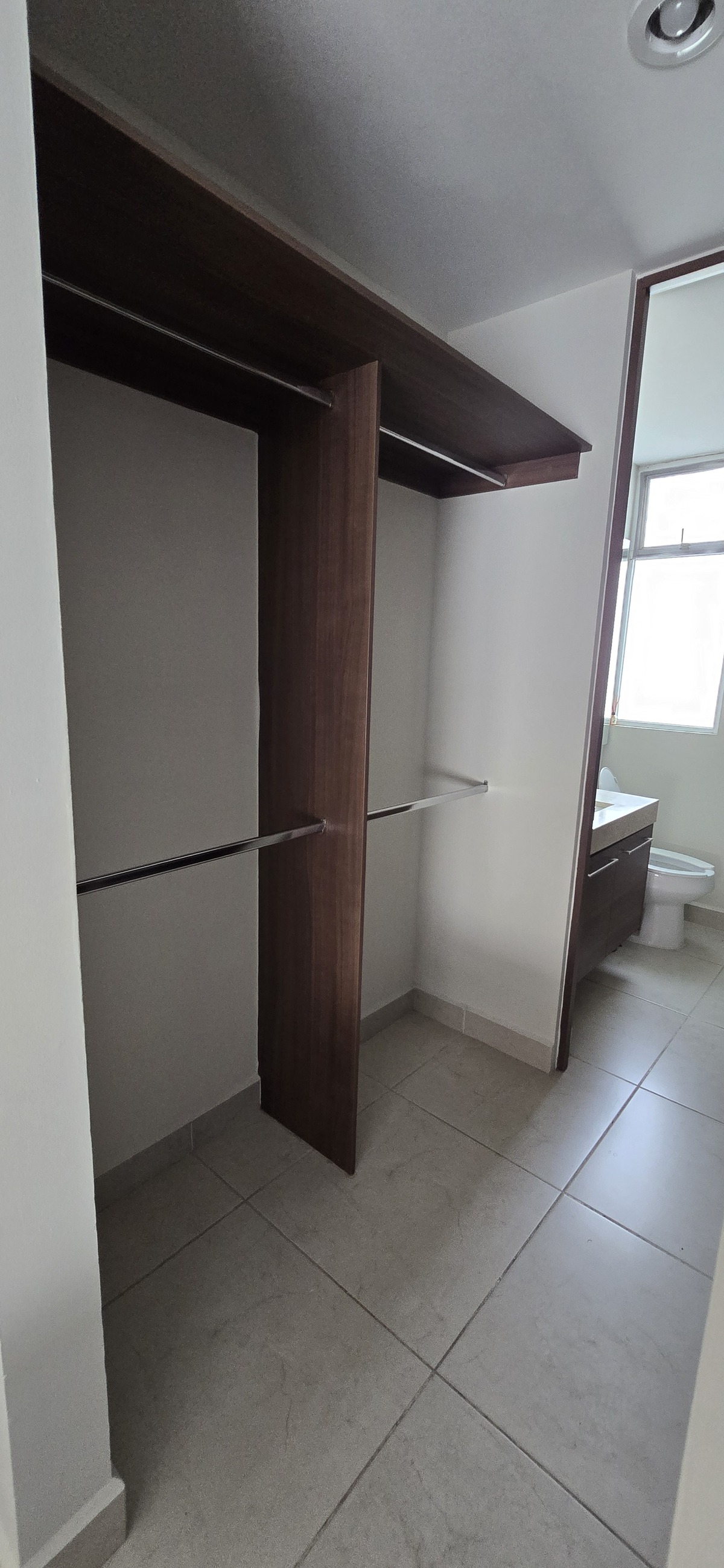 10 de 20: Closet recamara con baño primer piso