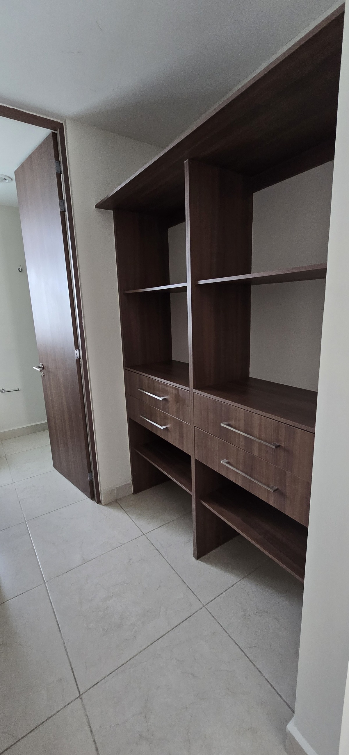 11 de 20: Closet recamara con baño primer piso