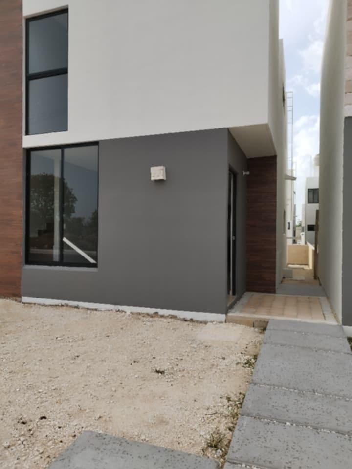 Venta de hermosa casa con entrega inmediata en Caucel Il Alesia En Merida Yucata