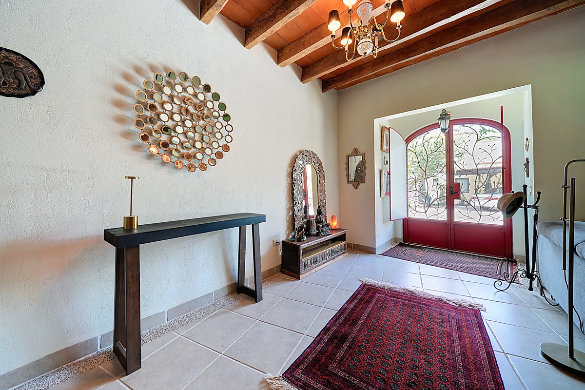5 de 44: Entry Hall / Recibidor