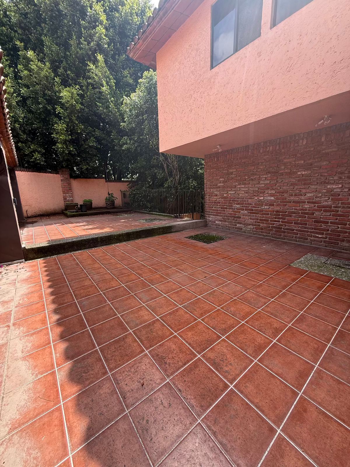 7 de 35: Garage para 4 autos con portón eléctrico