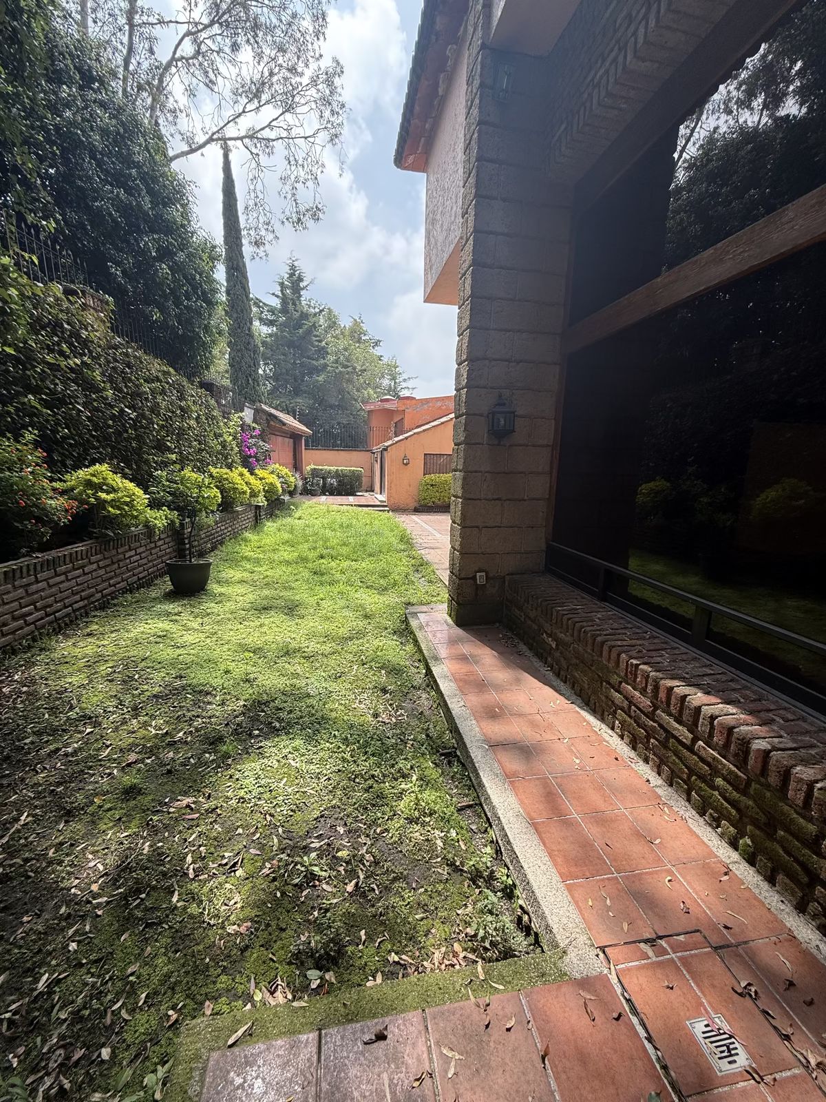 1 of 35: Jardín