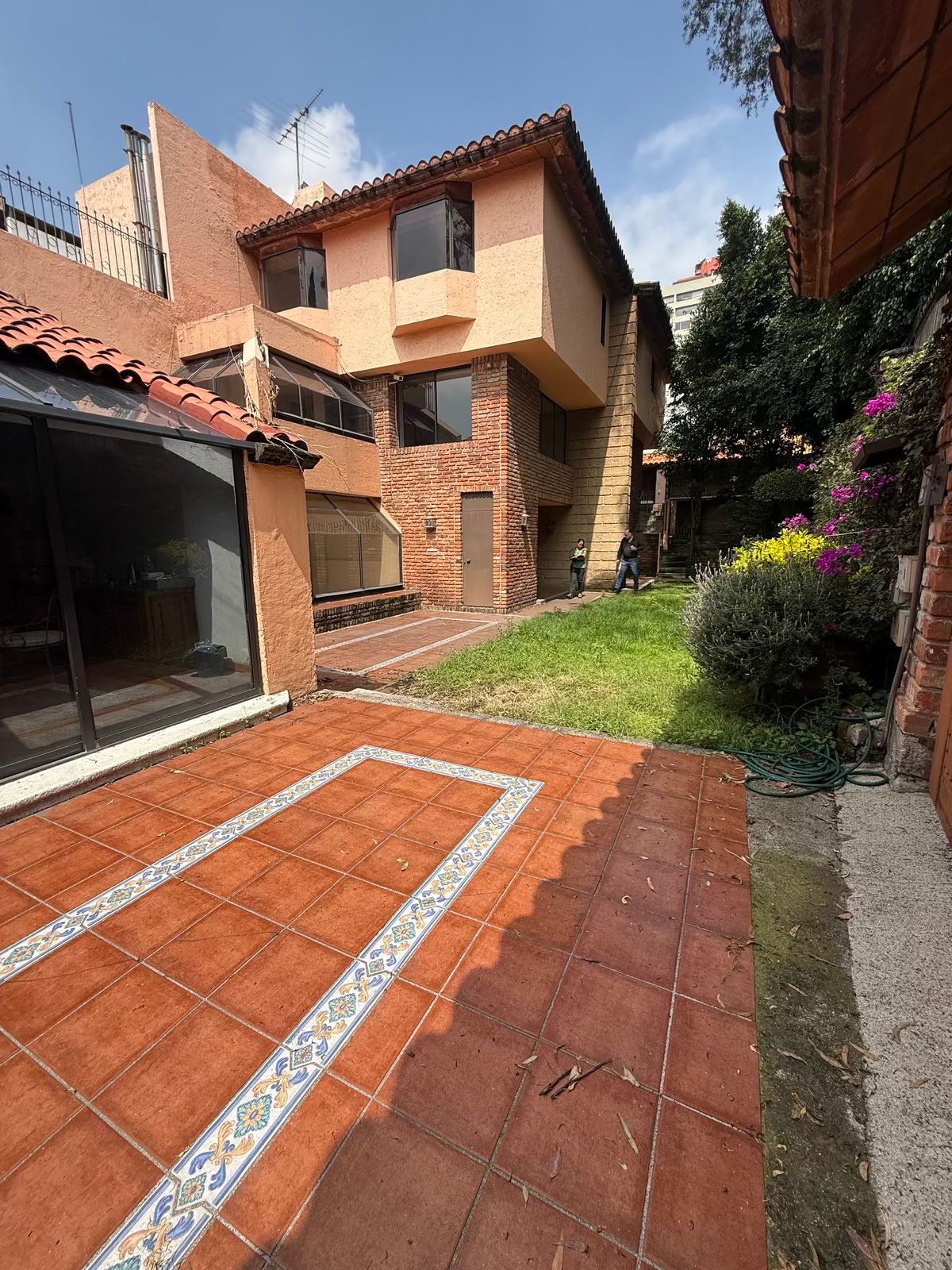 9 de 35: 5to garage con portón elécrrico