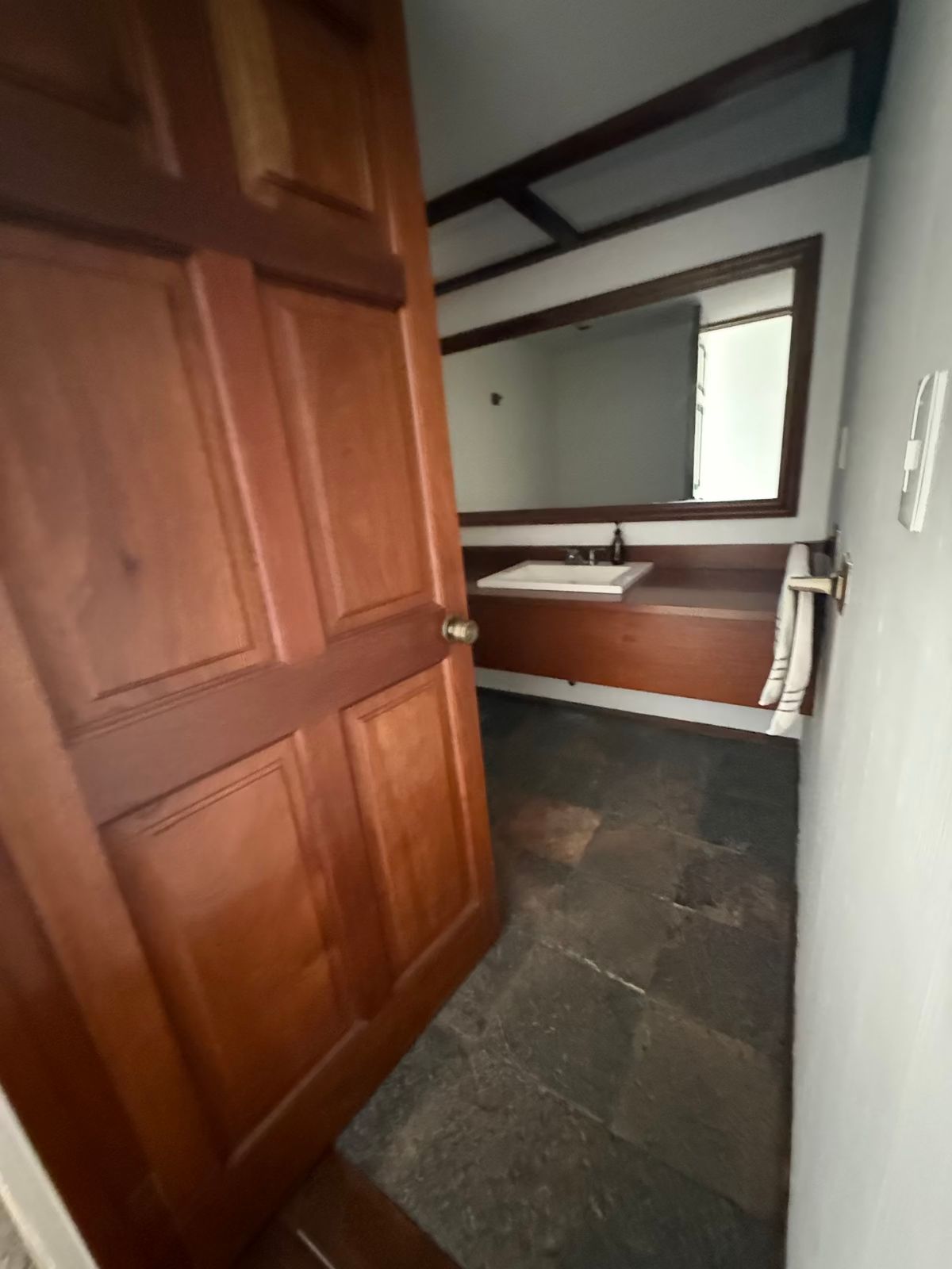 11 de 35: Baño de visitas