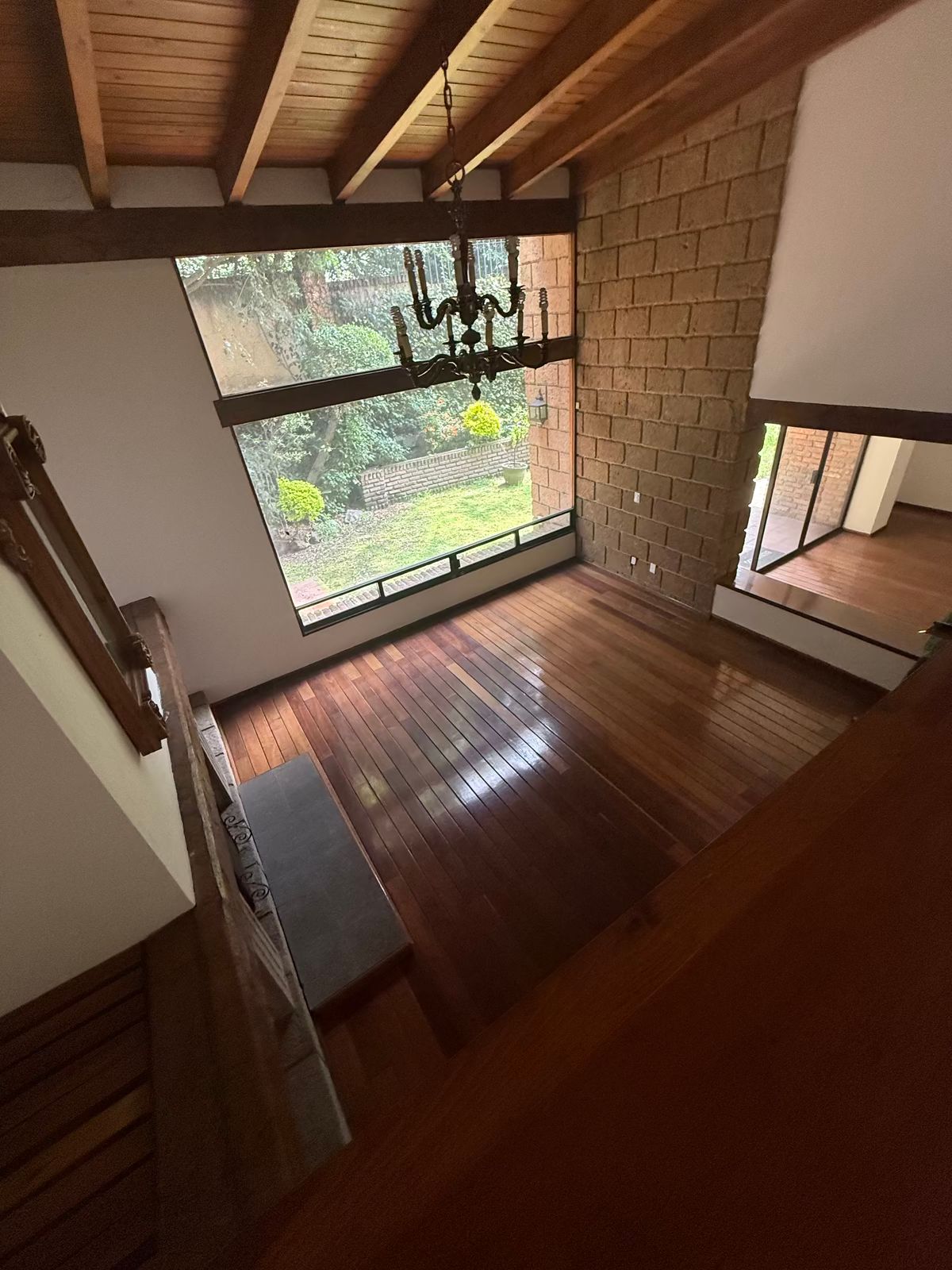 4 de 35: Estancia de sala y comedor tomada desde arriba