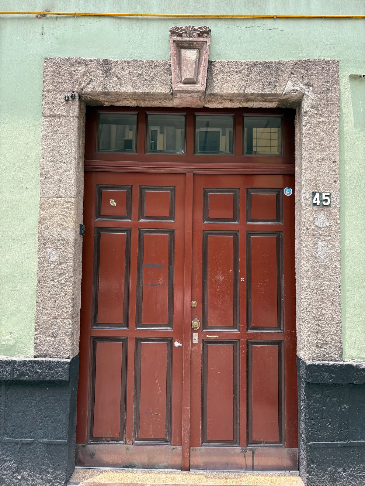 2 de 11: Puerta