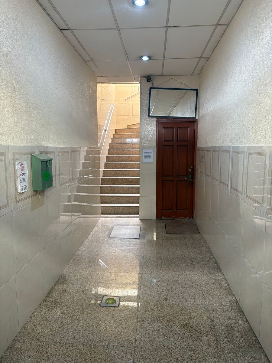 6 de 11: Pasillo entrada