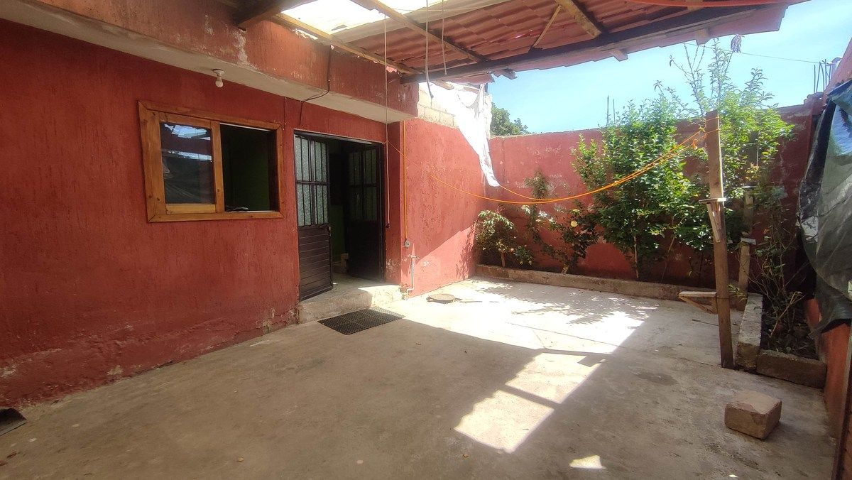 1 de 14: Estacionamiento y Patio