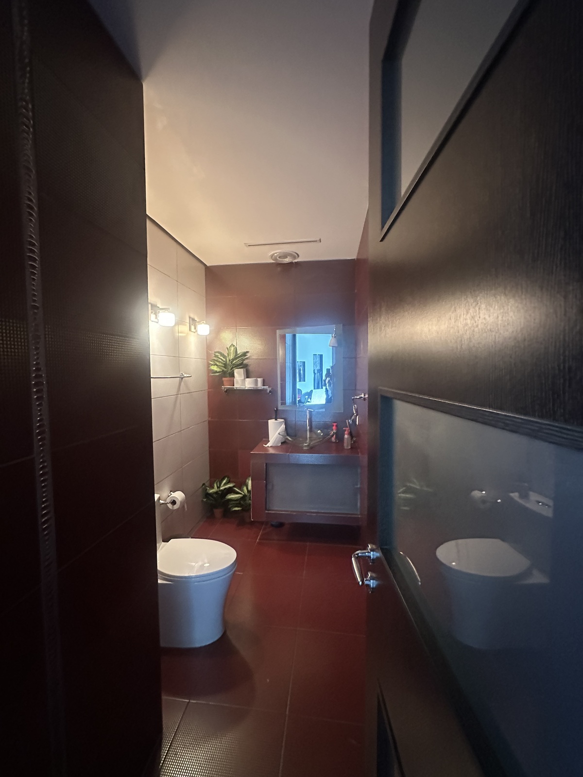 5 de 21: Baño de visitas