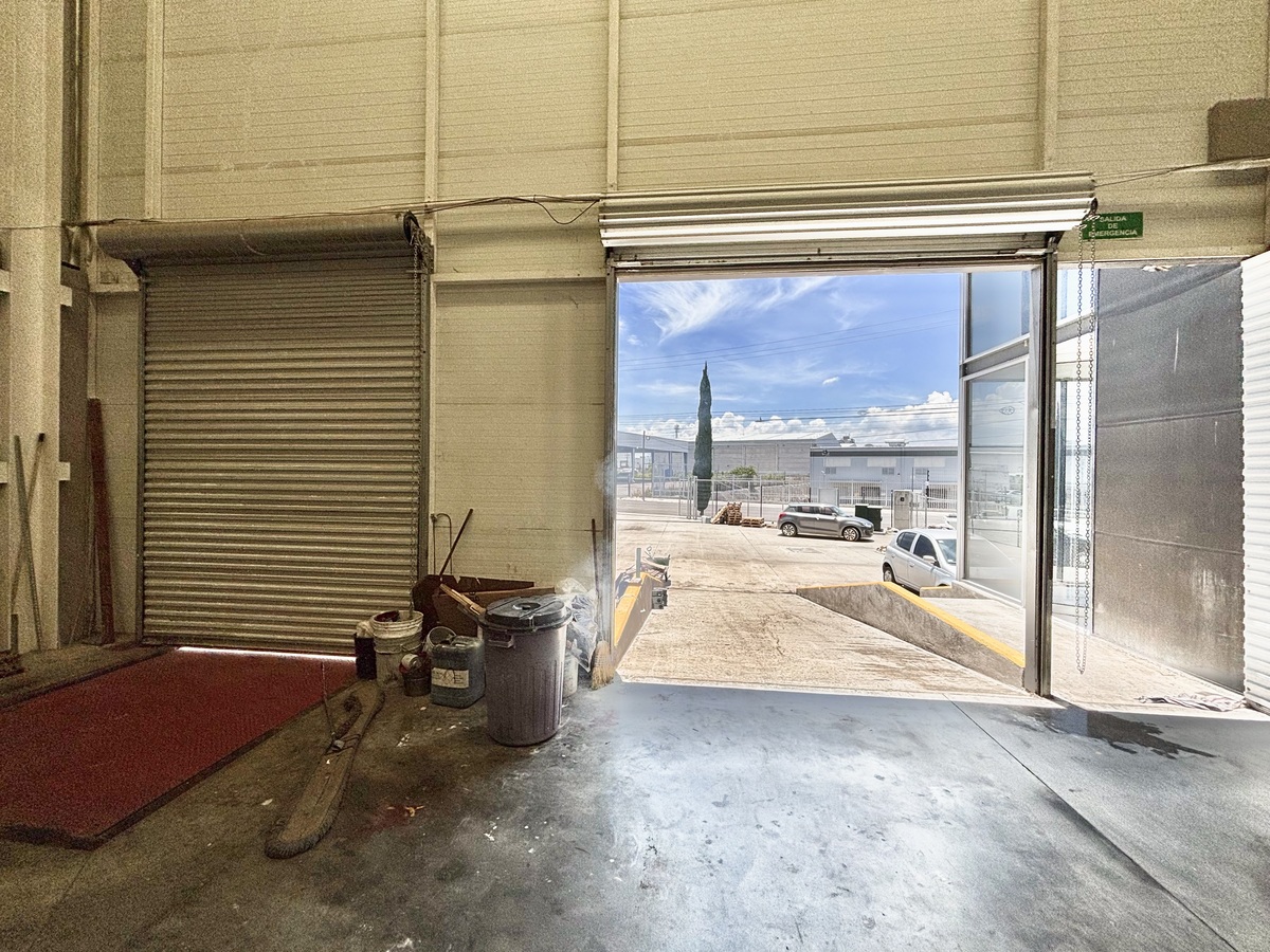 3 de 7: Cortinas enrrollables de acero.