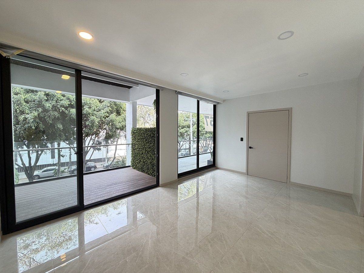 16 of 26: Habitación 1