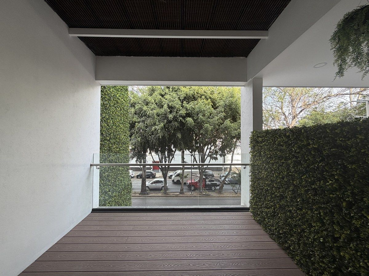 18 of 26: Balcón habitación 1