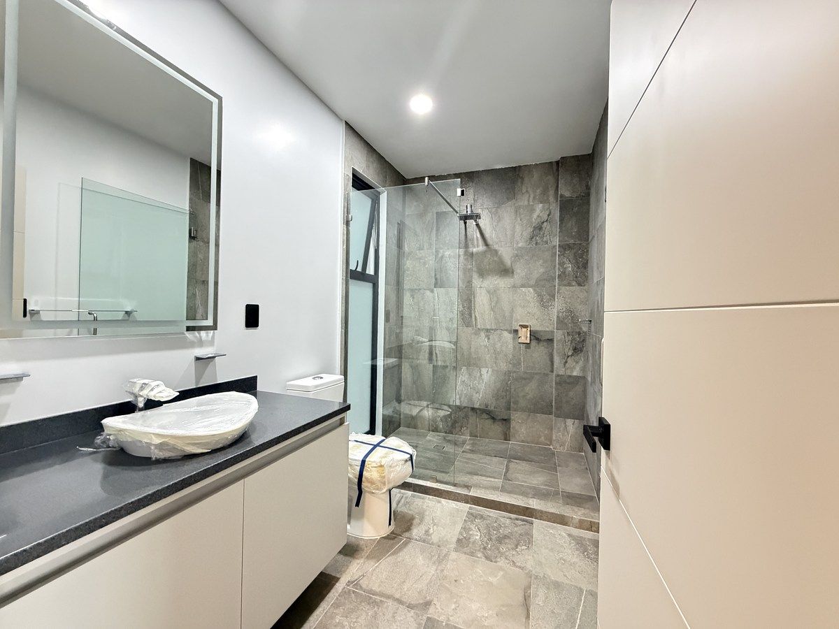 19 of 26: Baño habitación 1