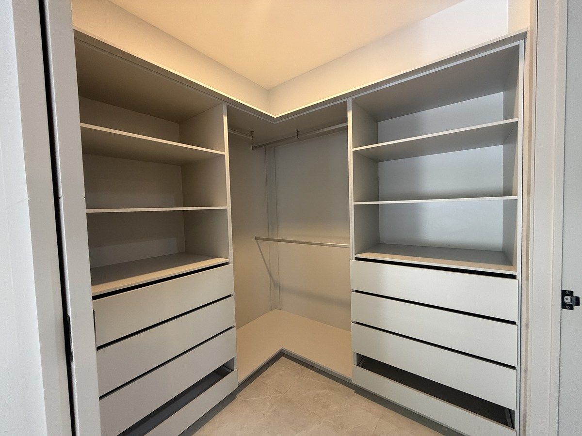 20 of 26: Vestidor habitación 1