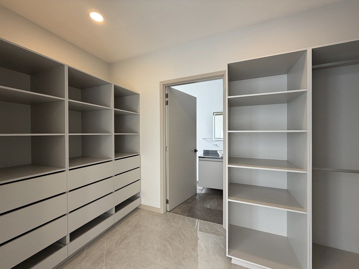 23 of 26: Balcón habitación 2