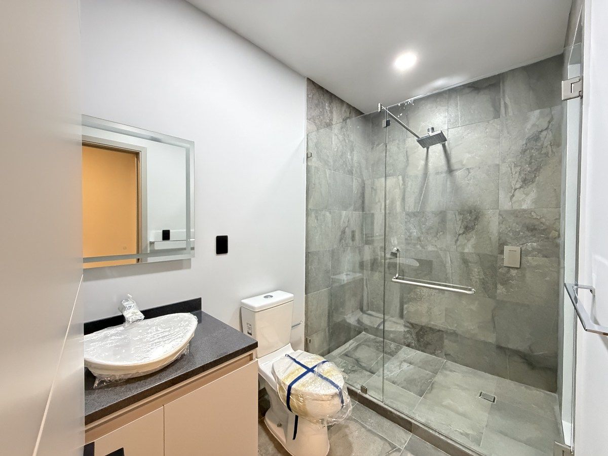 26 of 26: Baño habitación 3