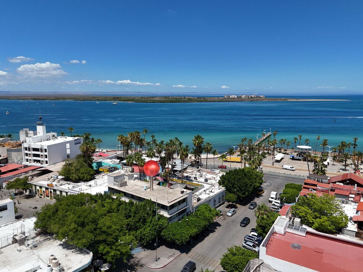 3 de 18: Edificio y Visyta al Mar