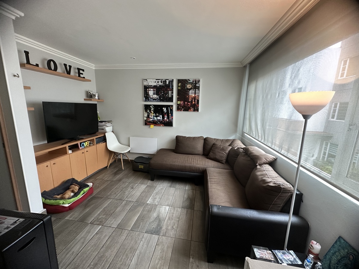 19 of 31: estudio o cuarto de tv