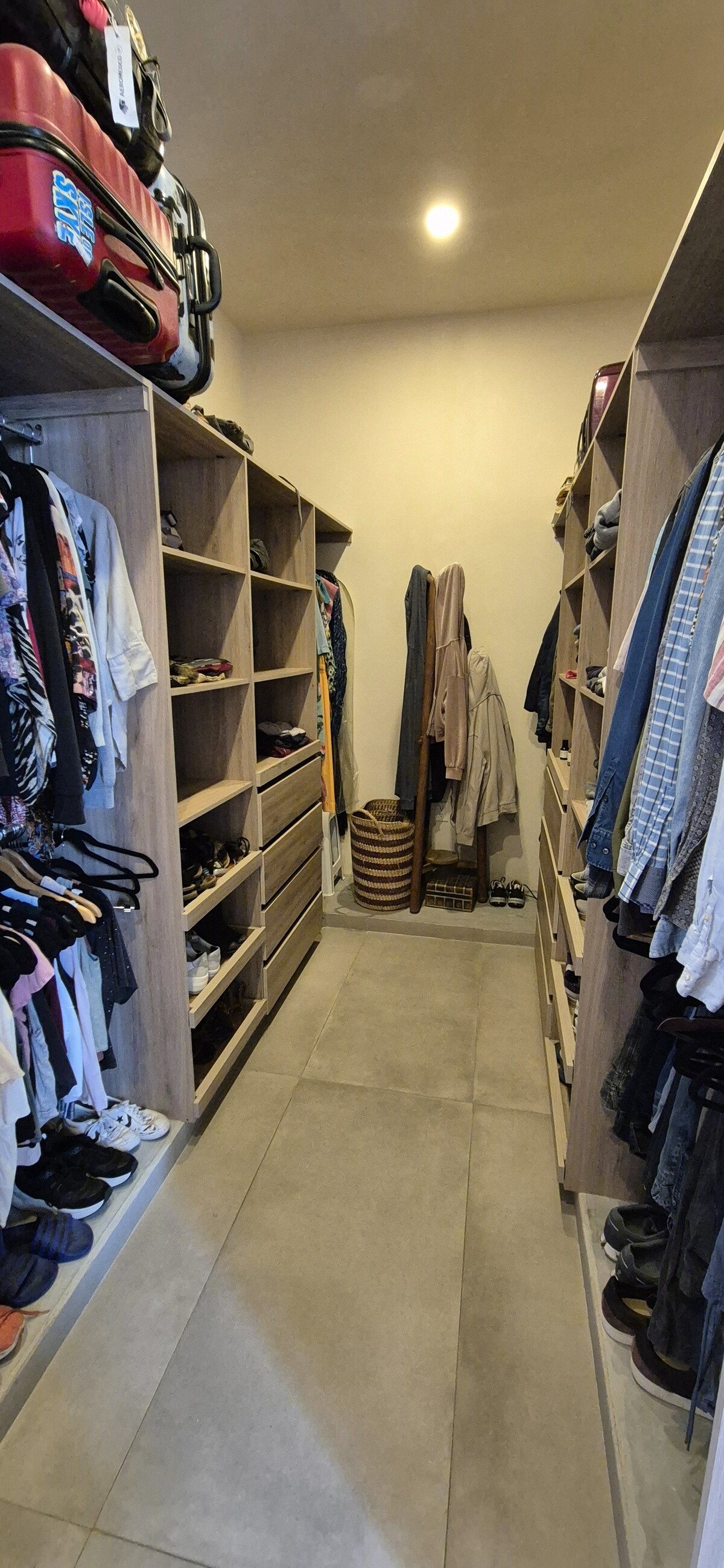 17 de 33: CLOSET VESTIDOR REC PRINCIPAL