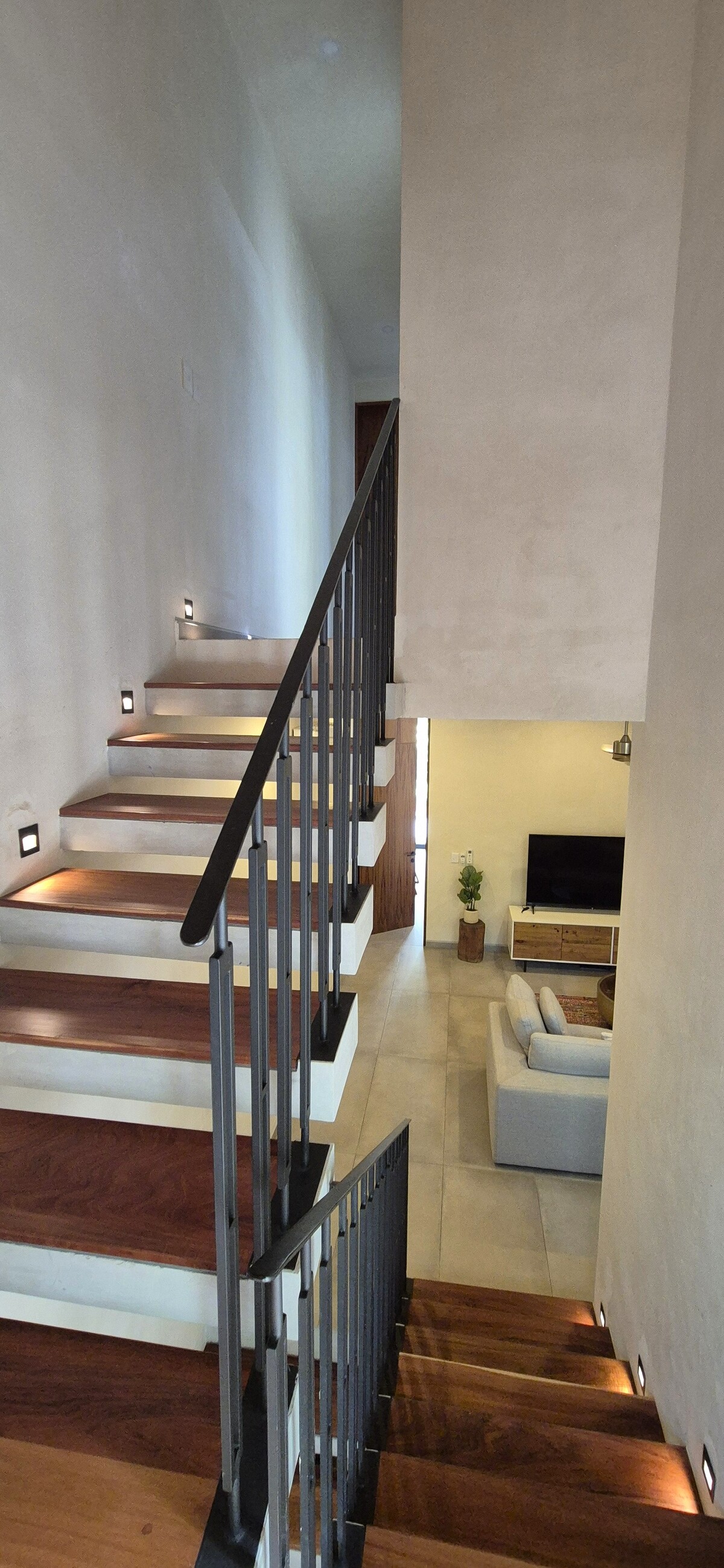 24 de 33: ESCALERA NIVEL 2