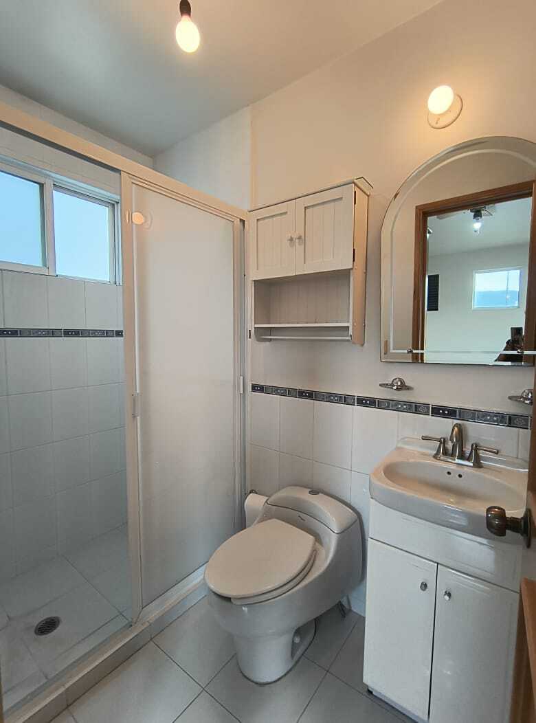 19 of 19: Baño de recámara 4