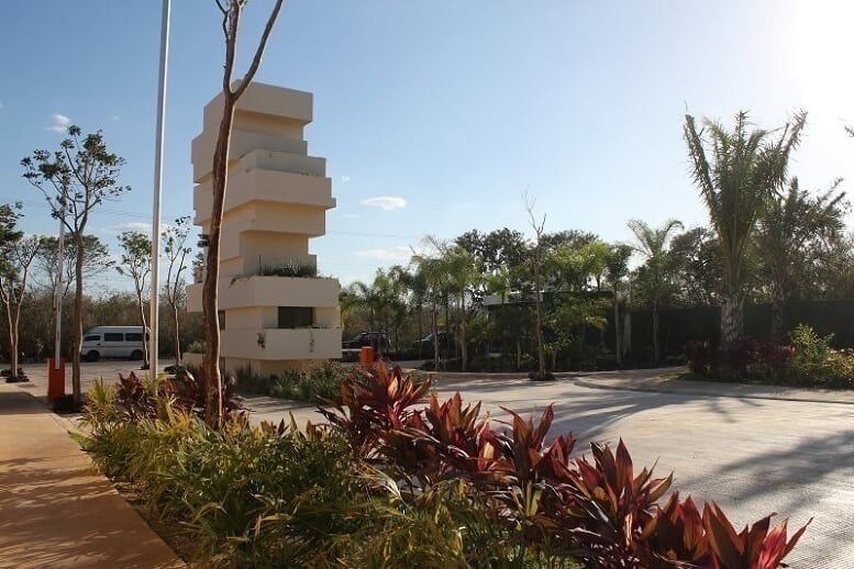 35 de 50: Portico de Acceso