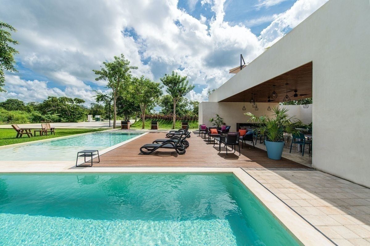 38 de 50: Área de Piscinas