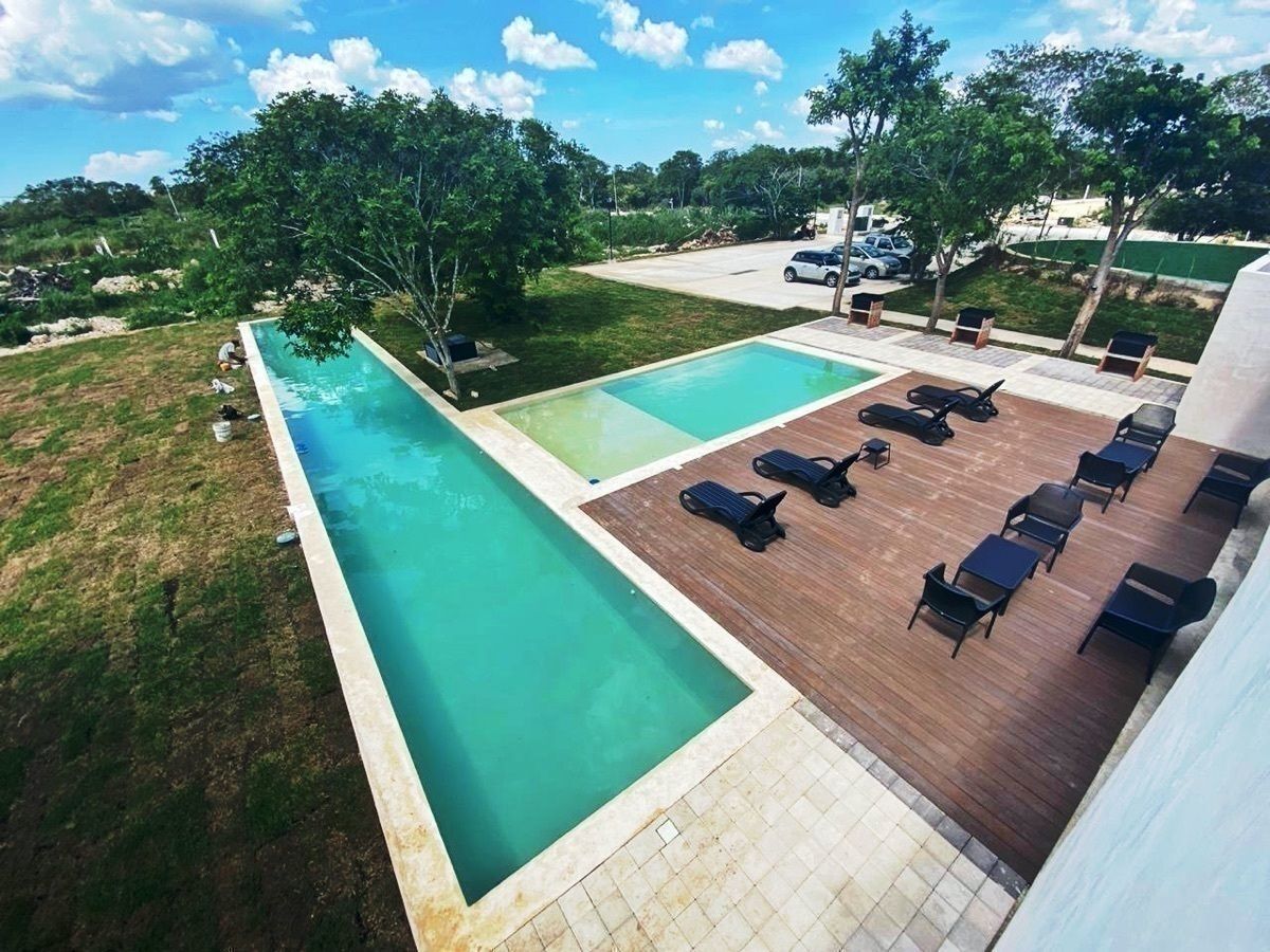 39 de 50: Piscina y Canal de Nado