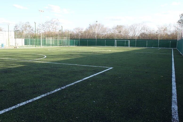 46 de 50: Cancha de Football