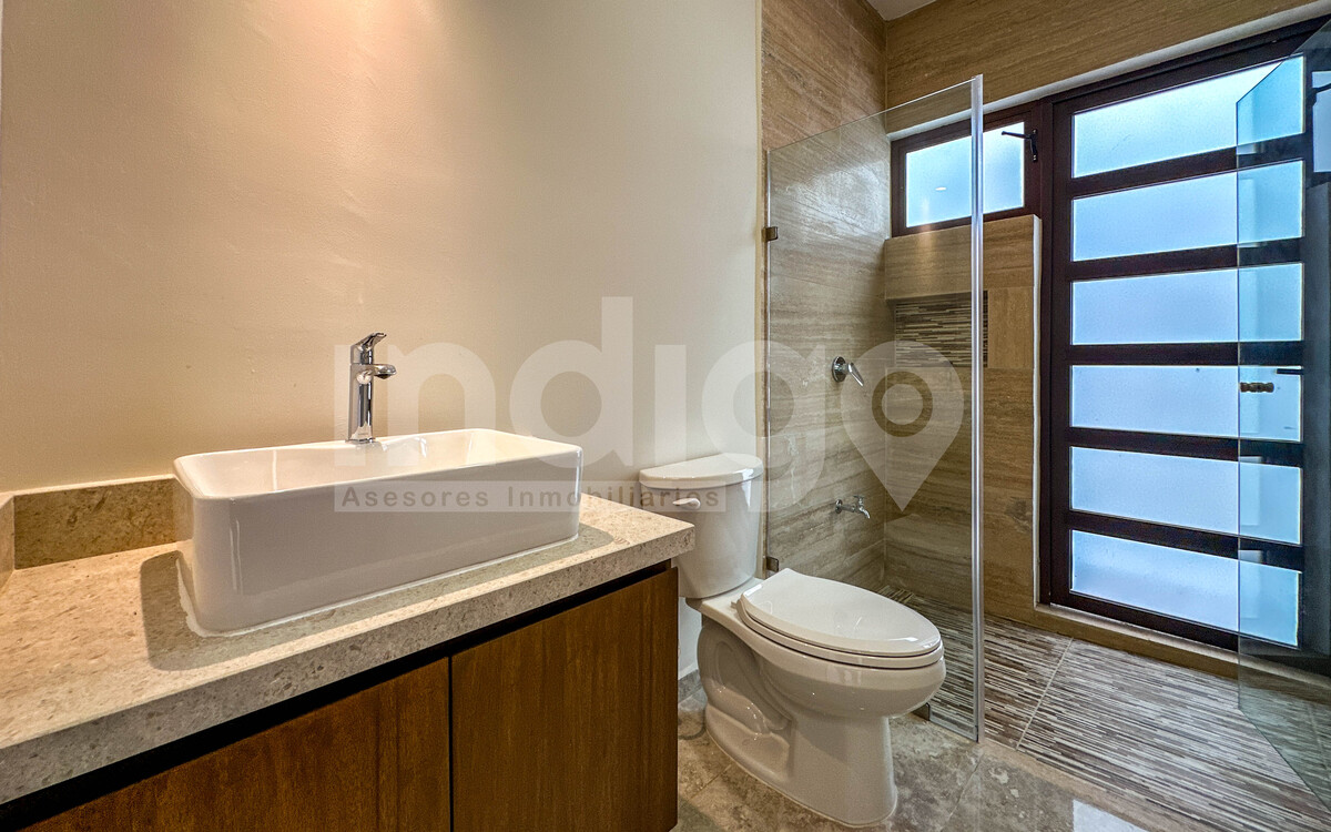 16 de 50: Baño Recámara Secundaria en Planta Baja