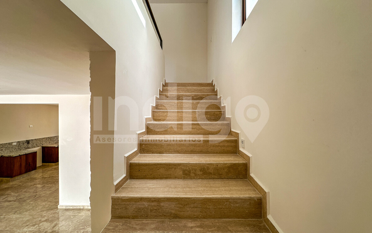 19 de 50: Escalera Planta Alta