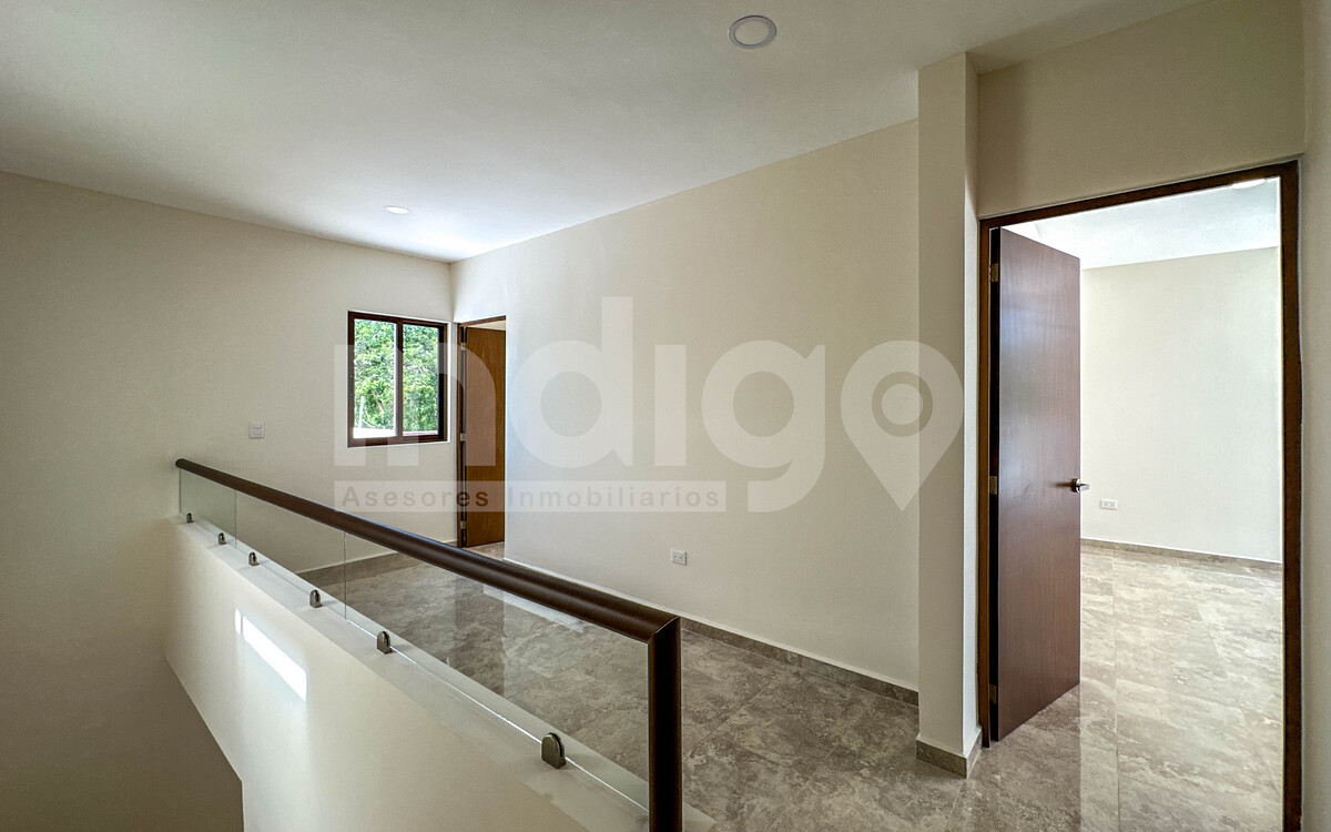 20 de 50: Pasillo Planta Alta