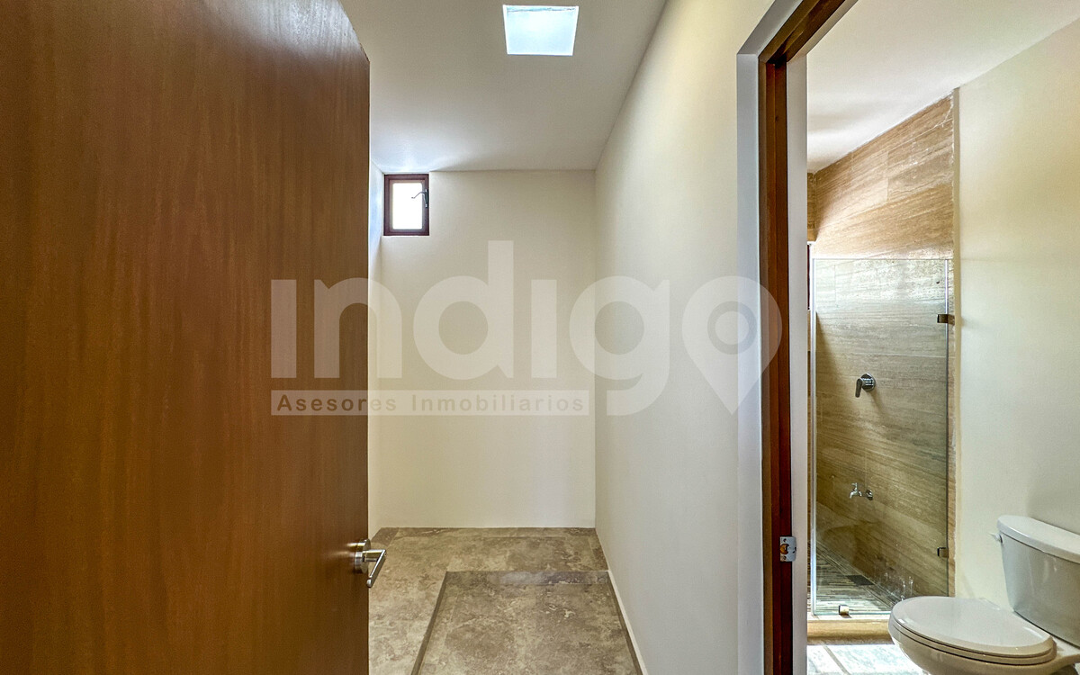 31 de 50: Vestidor Recámara Secundaria en Planta Alta