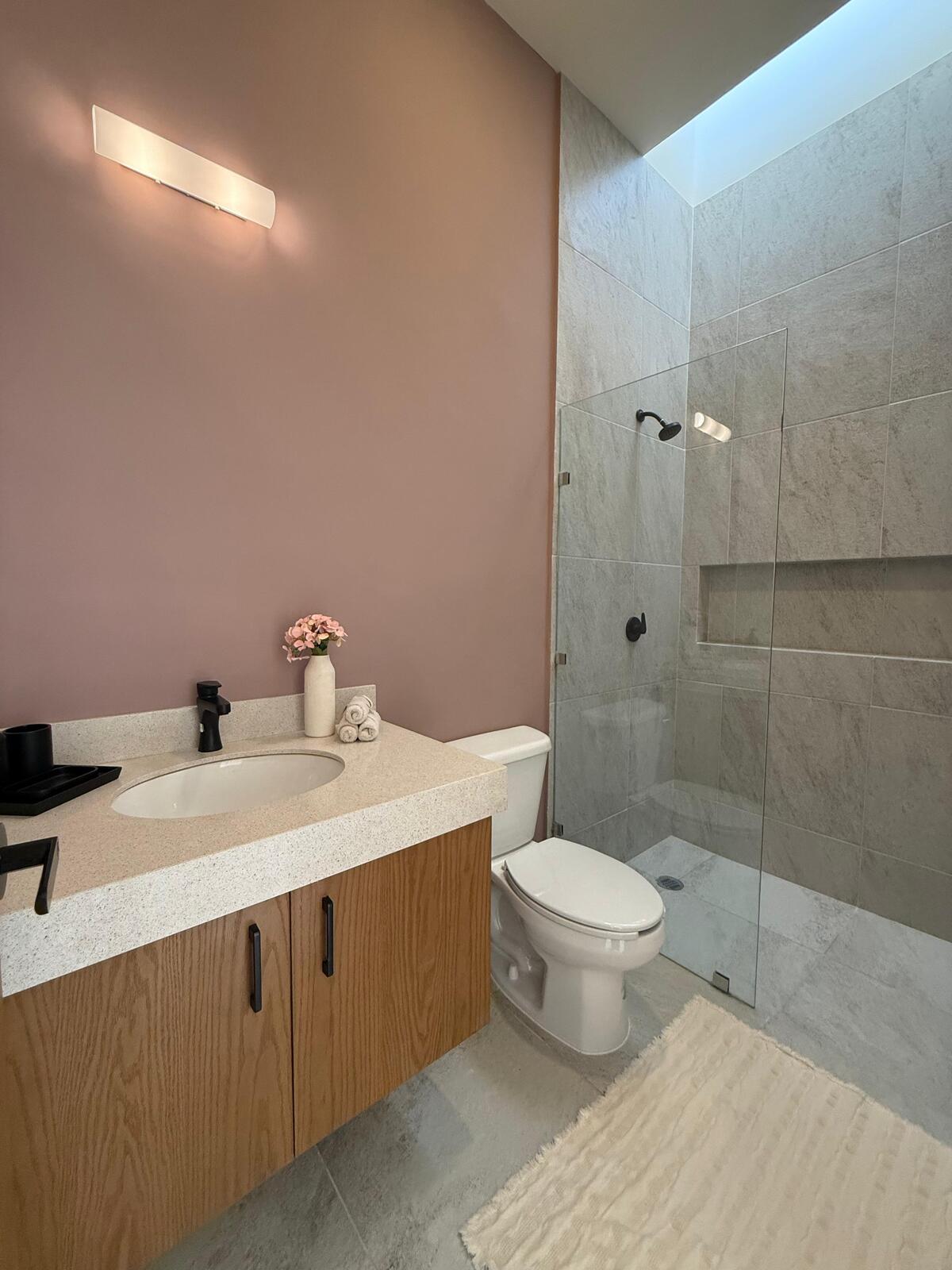 11 de 16: Baño, Segunda Habitación