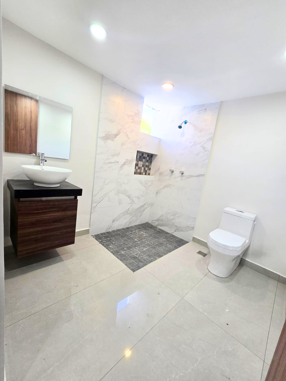 5 of 21: Baño Rec. Sec