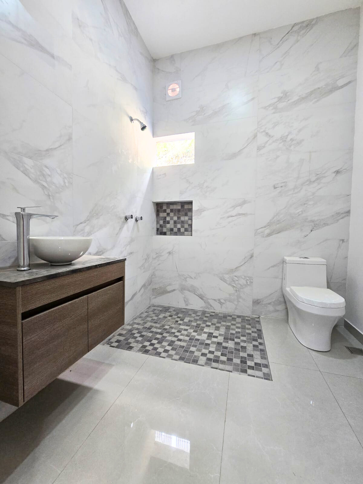 6 of 21: Baño Rec. Principal