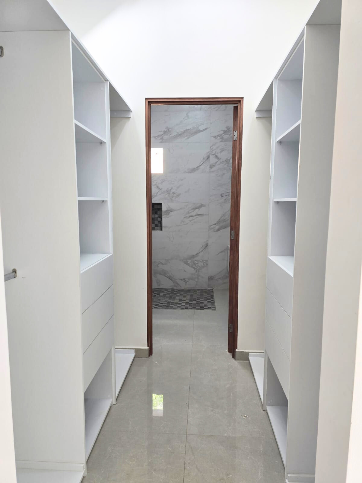 10 of 21: Closét Rec. Principal