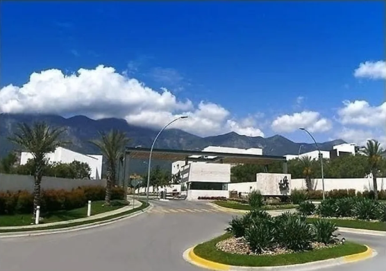 16 of 21: Acceso al fraccionamiento