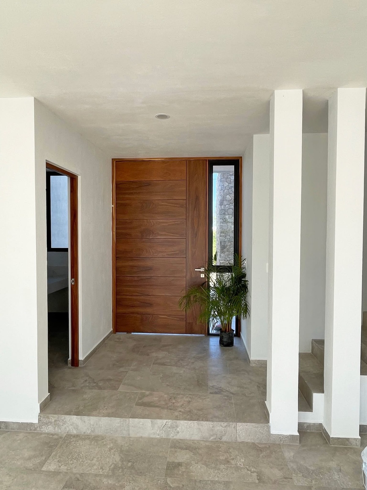 2 of 13: Puerta de acceso