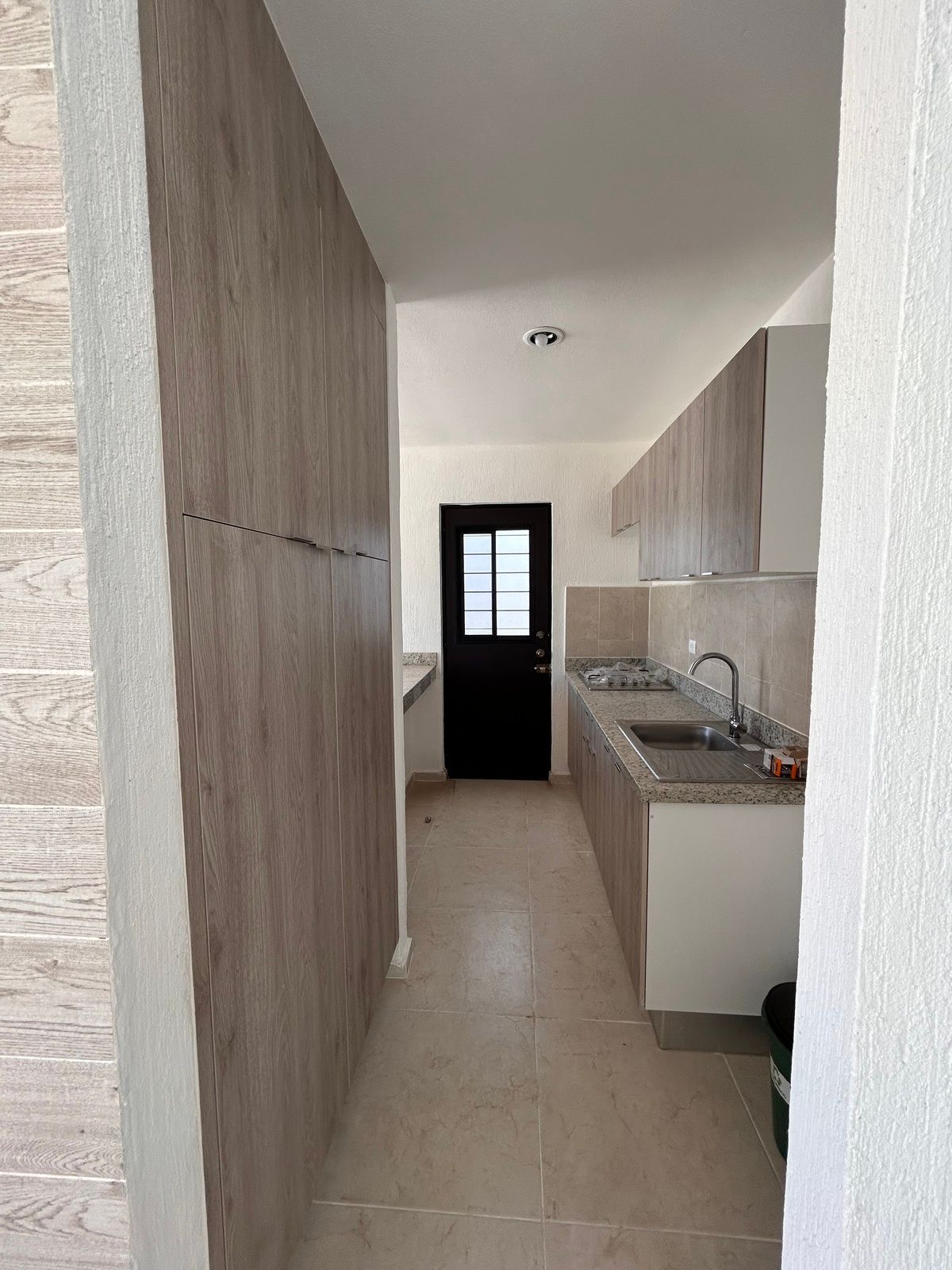 3 de 14: Cocina integral equipada  con parrilla y campana