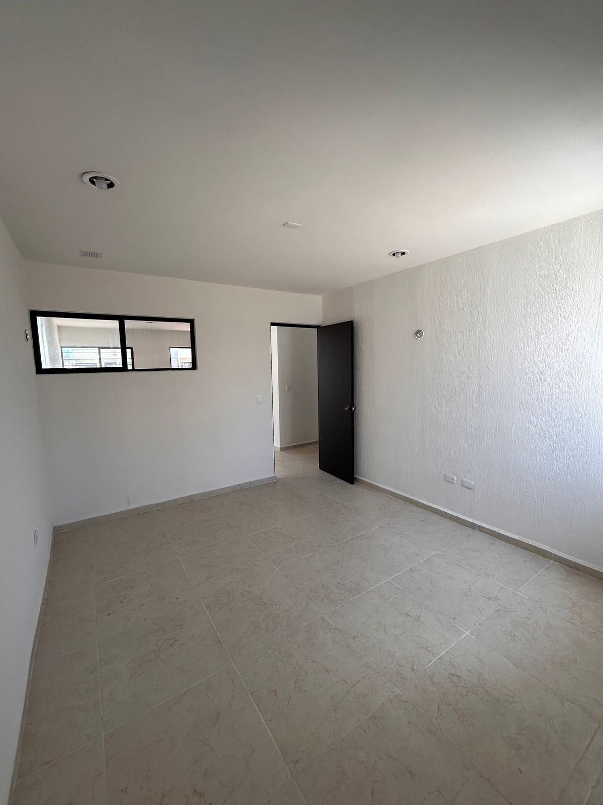 5 de 14: Recámara 2,  con buena iluminación , ya incluye A\A