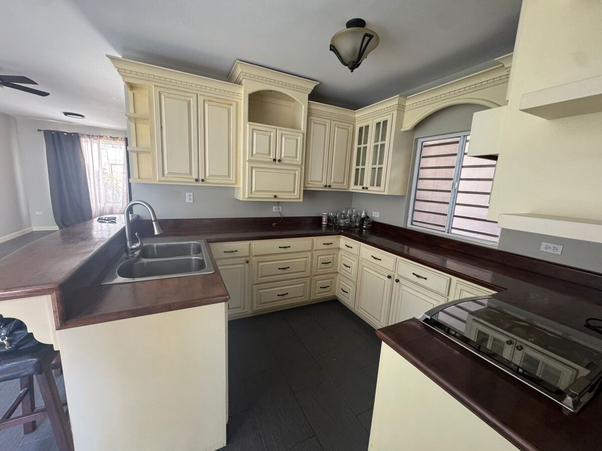 1 de 13: Cocina completa